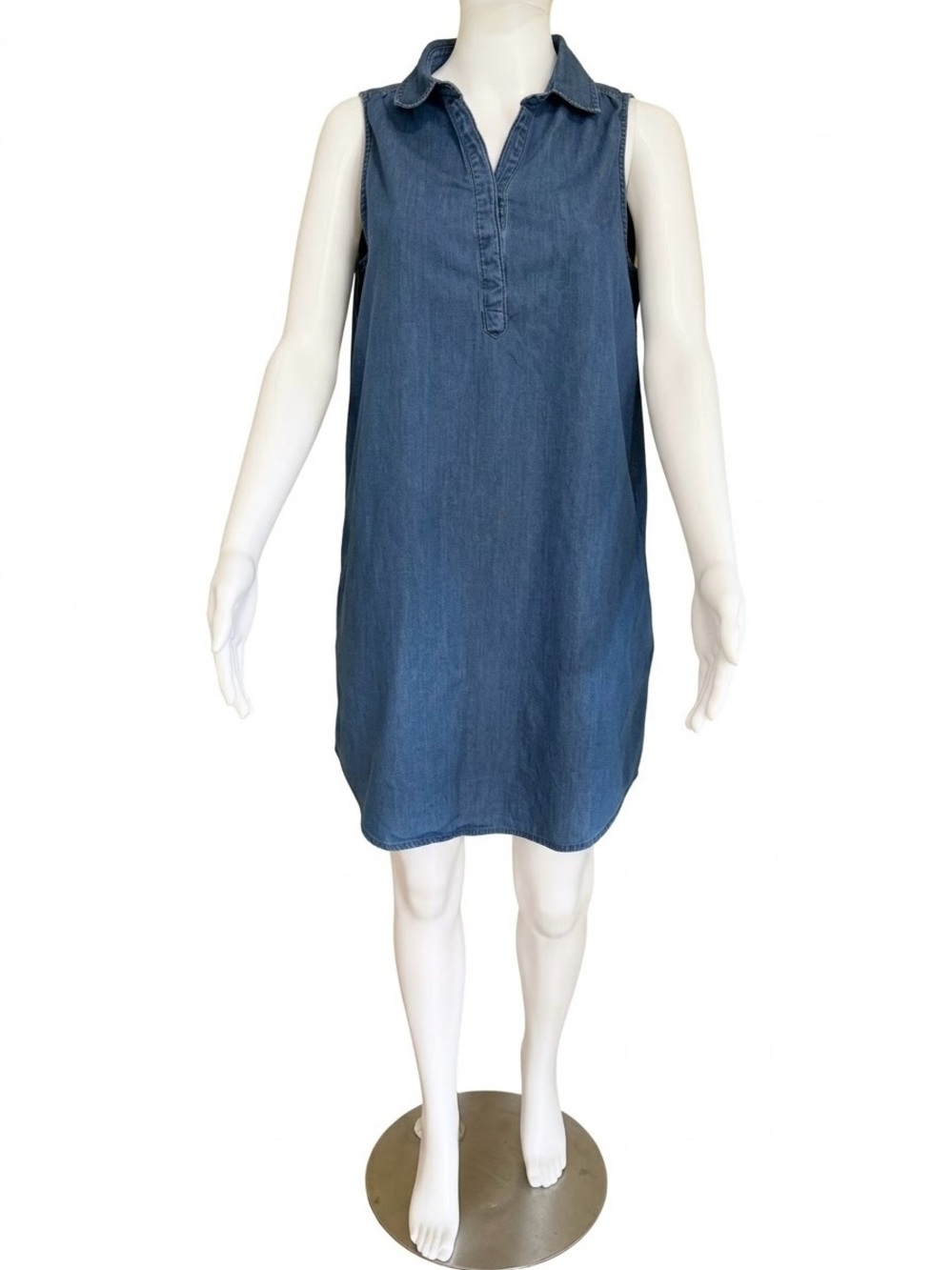 St. John's Bay Blue Denim Sleeveless Chambray Shift Dress Pockets M Minimalist